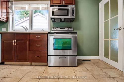 877 Condor Drive, Burlington (Lasalle), ON - Indoor Photo Showing Kitchen