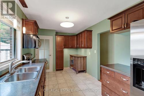 877 Condor Drive, Burlington (Lasalle), ON - Indoor Photo Showing Kitchen With Double Sink