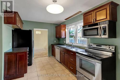 877 Condor Drive, Burlington (Lasalle), ON - Indoor Photo Showing Kitchen With Double Sink