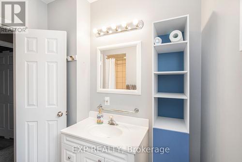 360 White Sands Drive, London, ON - Indoor Photo Showing Bathroom