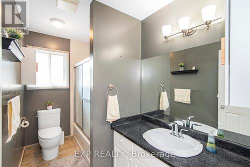 360 White Sands Drive, London, ON - Indoor Photo Showing Bathroom