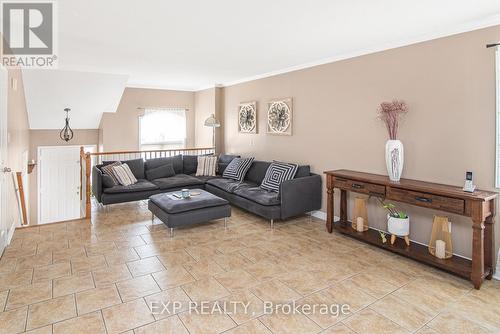 360 White Sands Drive, London, ON - Indoor Photo Showing Living Room