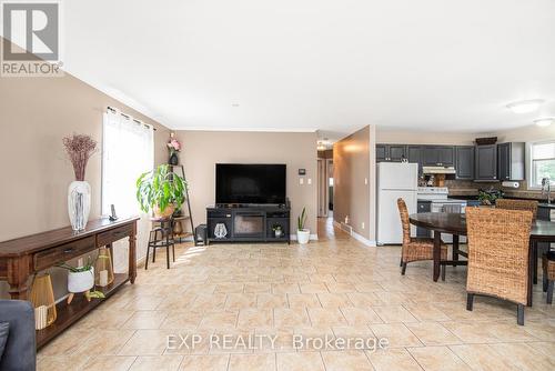 360 White Sands Drive, London, ON - Indoor