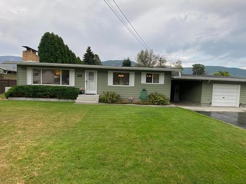 2705 5Th Avenue, Castlegar, BC - Outdoor With Facade