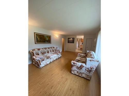 2705 5Th Avenue, Castlegar, BC - Indoor