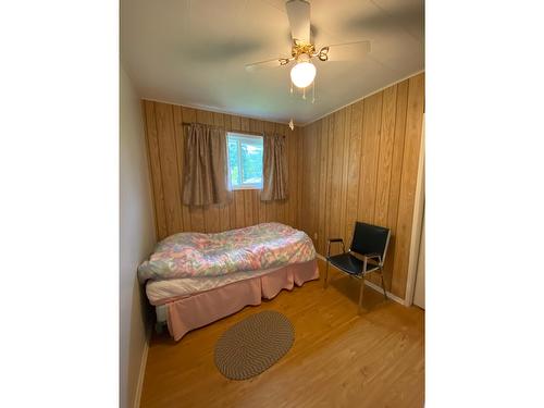 2705 5Th Avenue, Castlegar, BC - Indoor Photo Showing Bedroom