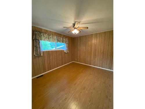 2705 5Th Avenue, Castlegar, BC - Indoor Photo Showing Other Room