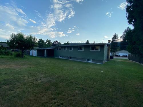 2705 5Th Avenue, Castlegar, BC - Outdoor