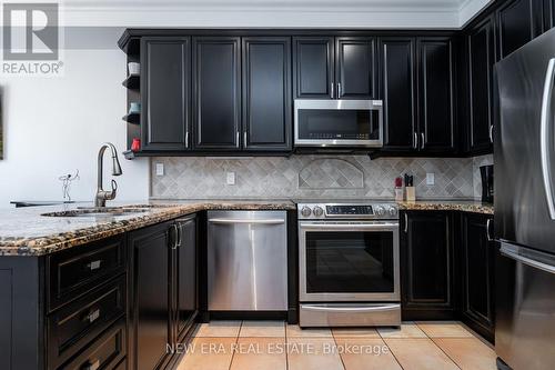 15 - 138 Waterside Drive, Mississauga (Port Credit), ON - Indoor Photo Showing Kitchen With Upgraded Kitchen