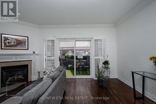 15 - 138 Waterside Drive, Mississauga (Port Credit), ON - Indoor Photo Showing Living Room With Fireplace