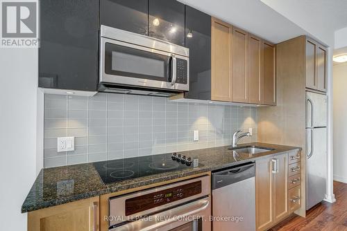 1901 - 89 Dunfield Avenue, Toronto (Mount Pleasant West), ON - Indoor Photo Showing Kitchen With Upgraded Kitchen