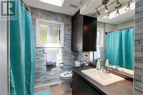 470 7Th Street, Hanover, ON - Indoor Photo Showing Bathroom