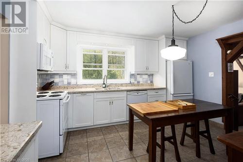 495 4Th Street A W, Owen Sound, ON - Indoor Photo Showing Kitchen