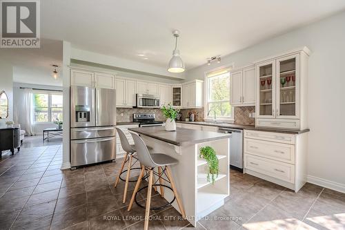 61 Clairfields Drive E, Guelph (Pine Ridge), ON - Indoor Photo Showing Kitchen With Upgraded Kitchen