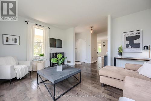 61 Clairfields Drive E, Guelph (Pine Ridge), ON - Indoor Photo Showing Living Room