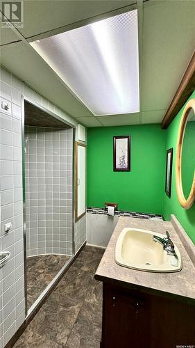 106 2Nd Street E, Dinsmore, SK - Indoor Photo Showing Bathroom