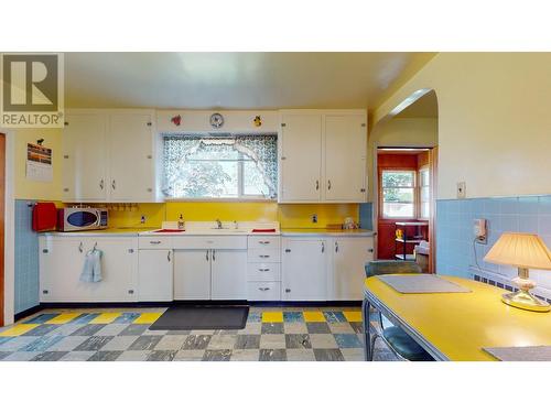 317 12Th  S Avenue, Cranbrook, BC - Indoor Photo Showing Kitchen