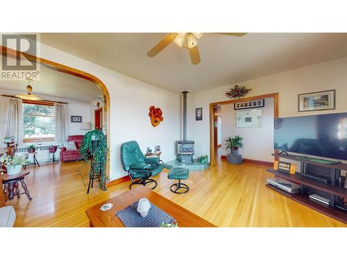 317 12Th  S Avenue, Cranbrook, BC - Indoor Photo Showing Living Room