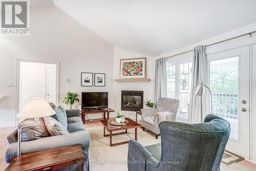 314 Metro Road N, Georgina (Historic Lakeshore Communities), ON - Indoor Photo Showing Living Room With Fireplace