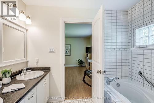 314 Metro Road N, Georgina (Historic Lakeshore Communities), ON - Indoor Photo Showing Bathroom