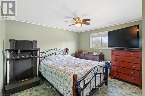 311 Highland Avenue, Fort Erie, ON - Indoor Photo Showing Bedroom