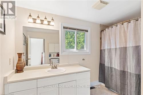 311 Highland Avenue, Fort Erie, ON - Indoor Photo Showing Bathroom