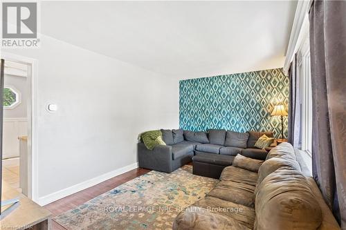 311 Highland Avenue, Fort Erie, ON - Indoor Photo Showing Living Room