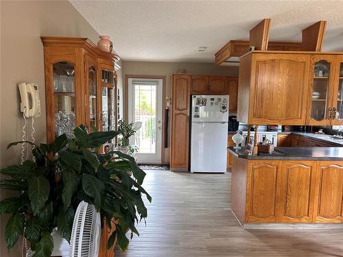 300 Wells Street, Killarney, MB - Indoor Photo Showing Kitchen