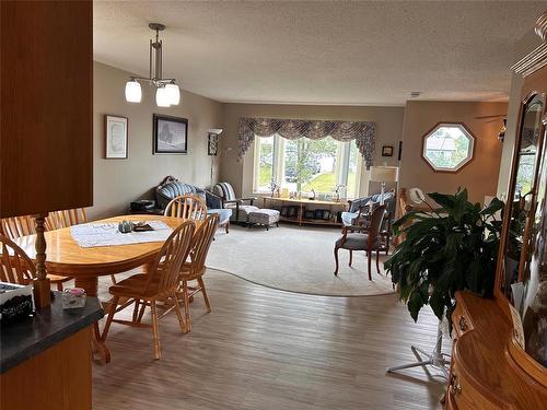 300 Wells Street, Killarney, MB - Indoor Photo Showing Dining Room