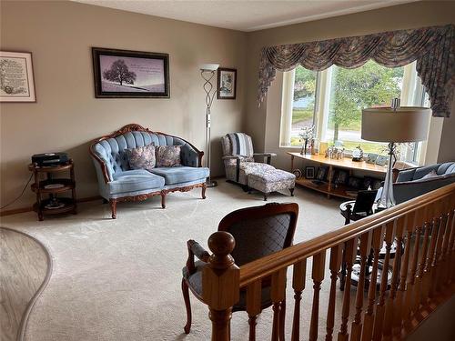 300 Wells Street, Killarney, MB - Indoor Photo Showing Living Room