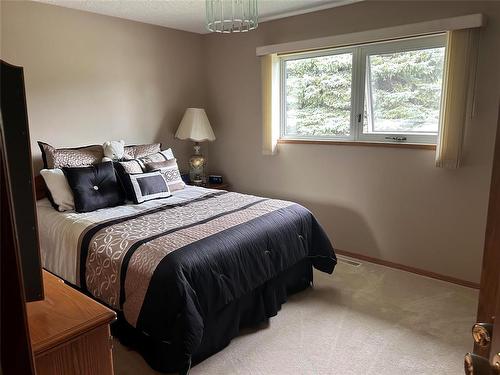 300 Wells Street, Killarney, MB - Indoor Photo Showing Bedroom