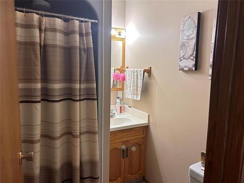 300 Wells Street, Killarney, MB - Indoor Photo Showing Bathroom