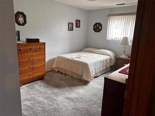 300 Wells Street, Killarney, MB - Indoor Photo Showing Bedroom