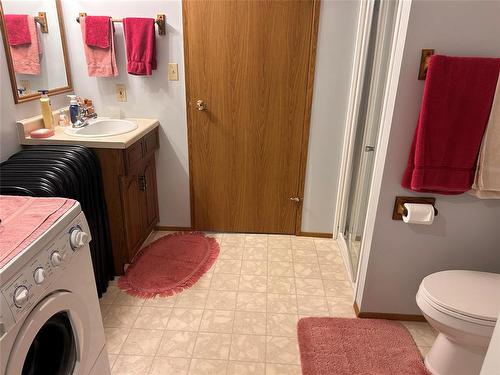 300 Wells Street, Killarney, MB - Indoor Photo Showing Laundry Room