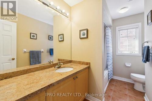 6829 Golden Hills Way, Mississauga (Meadowvale Village), ON - Indoor Photo Showing Bathroom