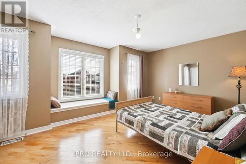 6829 Golden Hills Way, Mississauga (Meadowvale Village), ON - Indoor Photo Showing Bedroom