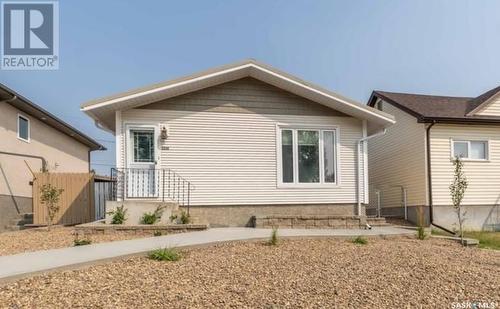 1010 Hochelaga Street W, Moose Jaw, SK - Outdoor