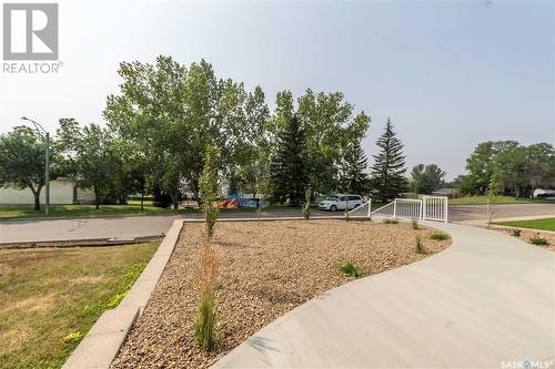 1010 Hochelaga Street W, Moose Jaw, SK - Outdoor