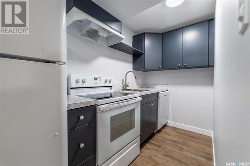 1010 Hochelaga Street W, Moose Jaw, SK - Indoor Photo Showing Kitchen