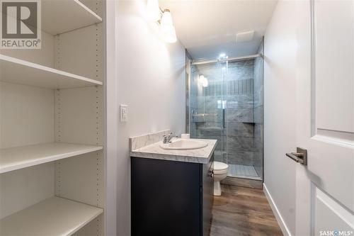 1010 Hochelaga Street W, Moose Jaw, SK - Indoor Photo Showing Bathroom