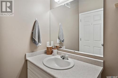 204 302 Nelson Road, Saskatoon, SK - Indoor Photo Showing Bathroom