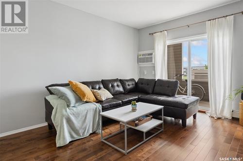 204 302 Nelson Road, Saskatoon, SK - Indoor Photo Showing Living Room