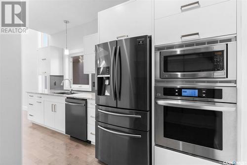 110 Sauer Crescent, Saskatoon, SK - Indoor Photo Showing Kitchen With Upgraded Kitchen