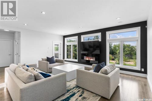 110 Sauer Crescent, Saskatoon, SK - Indoor Photo Showing Living Room