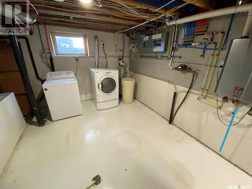 211 Eighth Avenue N, Yorkton, SK - Indoor Photo Showing Laundry Room