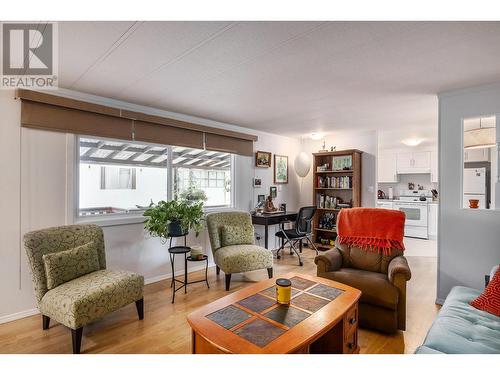 1929 Highway 97 South S Unit# 75, West Kelowna, BC - Indoor Photo Showing Living Room