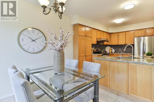 6113 Rowers Crescent, Mississauga (East Credit), ON - Indoor Photo Showing Kitchen