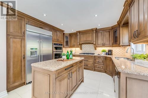 1181 Lansdown Drive, Oakville (Clearview), ON - Indoor Photo Showing Kitchen With Upgraded Kitchen