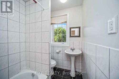 490 Caledonia Road, Toronto (Caledonia-Fairbank), ON - Indoor Photo Showing Bathroom