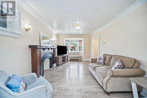 490 Caledonia Road, Toronto (Caledonia-Fairbank), ON - Indoor Photo Showing Living Room